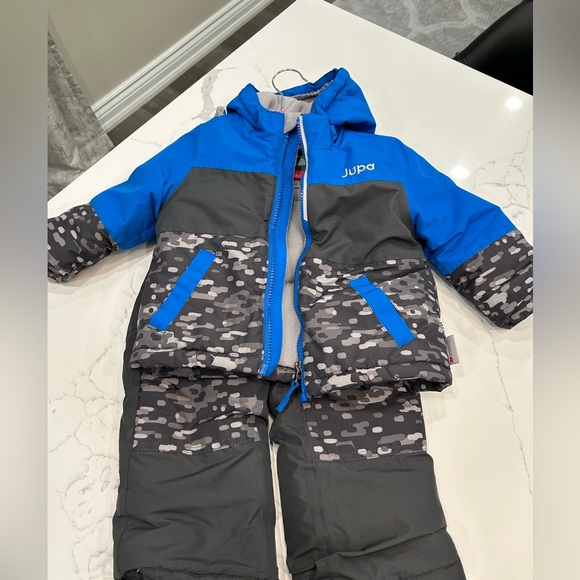 Snowsuits 18 mos old - Picture 1 of 5